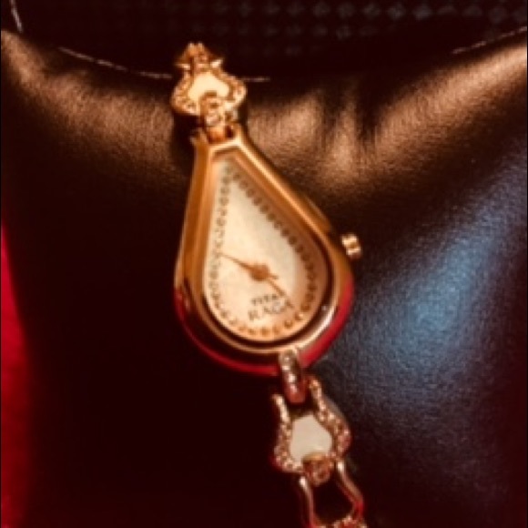 Titan Raga Gold Metal Jewellery Design, Bracelet - Picture 2 of 6